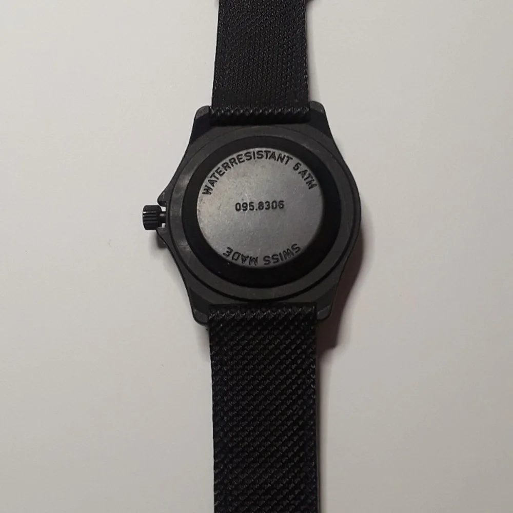 c RARE NEW VINTAGE SWISS MILITARY 50M QUARTZ ARMY NYLON BAND DATE WATCH